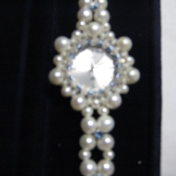 NWOT Vintage Faux Pearl and Beads with Blue Accents Ladies Dress Watch with Case - Picture 5 of 7